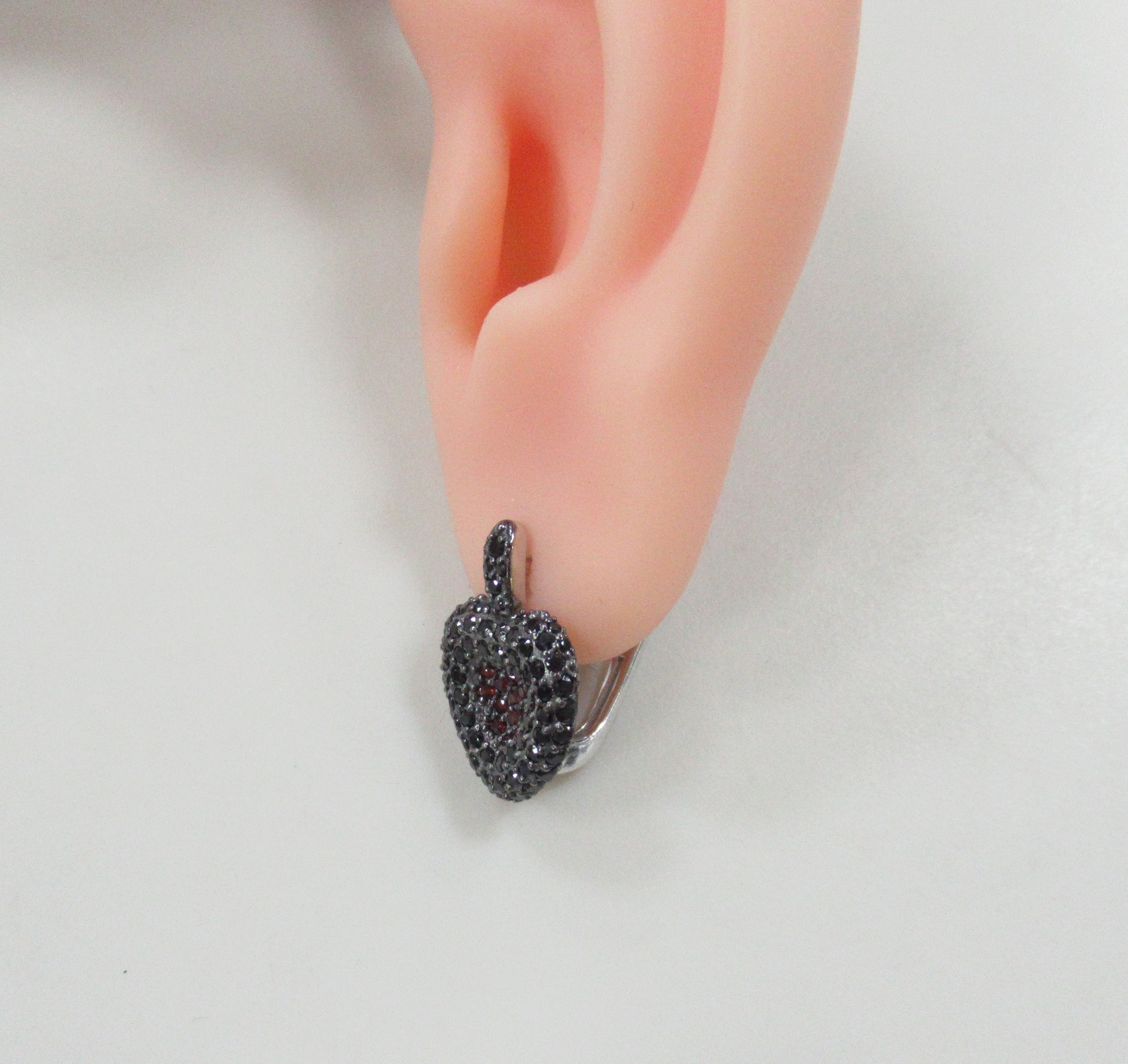 Серебряные серьги с гранатами и шпинелью "Сердца"